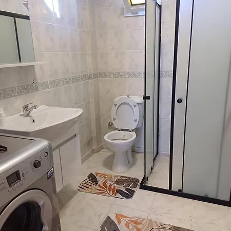 Merkezde Denize Yakin Esyali Apartament Marmaris