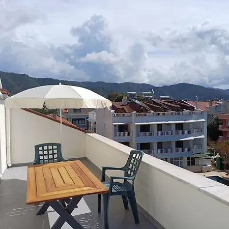 Merkezde Denize Yakin Esyali Marmaris