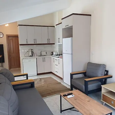 Merkezde Denize Yakin Esyali Apartament *