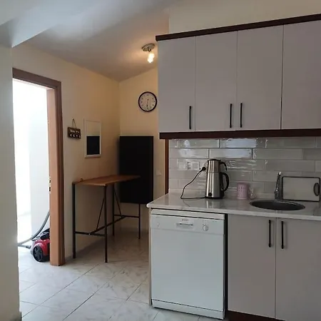 Merkezde Denize Yakin Esyali Marmaris