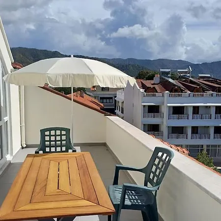 Merkezde Denize Yakin Esyali Apartament